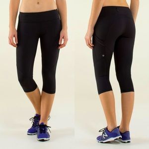 LULULEMON Run Mod Moves Cropped Leggings in Black, ~Size 6